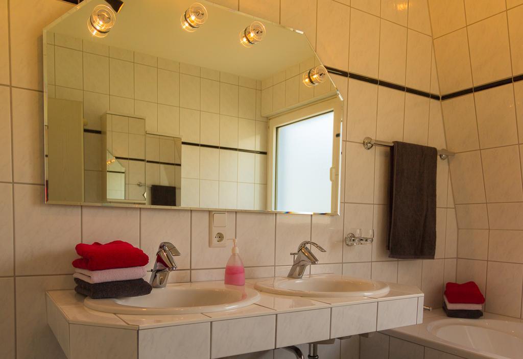 Ferienwohnung Weber-Rolinger Андернах Екстериор снимка